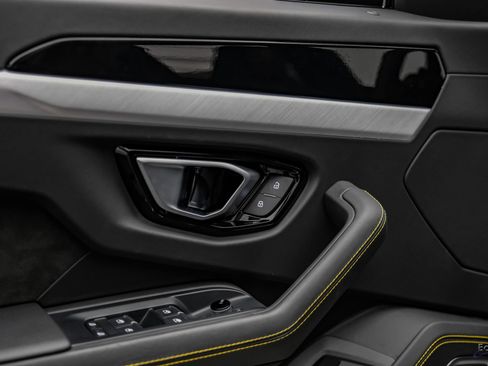 Used 2022 Lamborghini Urus AWD/4WD image 89