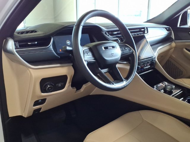 Used 2023 Jeep Grand Cherokee L Limited AWD/4WD image 11