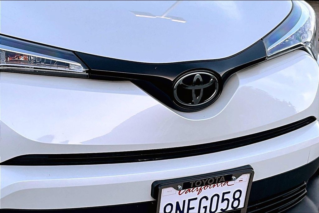Used 2019 Toyota C-HR XLE FWD image 33
