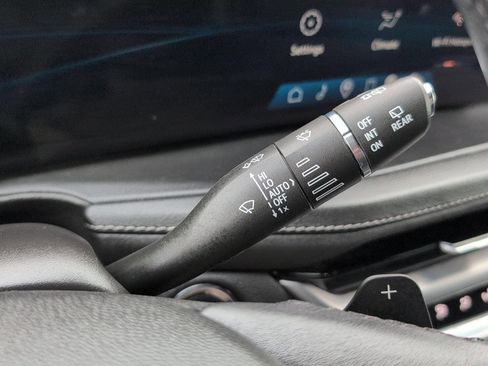 Used 2024 Cadillac XT4 Premium Luxury image 29