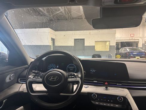 Used 2025 Hyundai Elantra Limited image 33