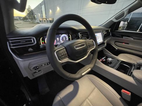 Used 2024 Jeep Wagoneer Series II w/ Premium Group I image 5