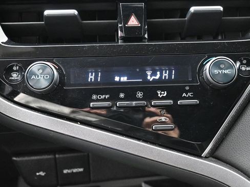 Used 2022 Toyota Camry XSE image 21