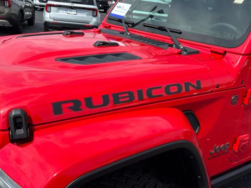 Used 2025 Jeep Gladiator Rubicon AWD/4WD image 13