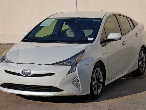 Used 2017 Toyota Prius Three Touring w/ Carpet Mat Package FWD image 39