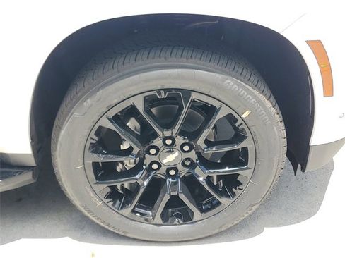 New 2025 Chevrolet Suburban Premier image 5