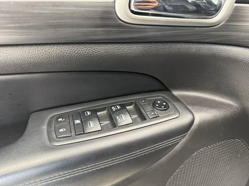 Used 2019 Jeep Grand Cherokee Altitude RWD image 38