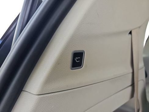 Used 2024 Chrysler Pacifica Touring-L FWD image 28