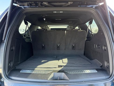 Used 2022 Chevrolet Suburban Z71 w/ Luxury Package image 33