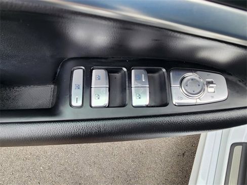 Used 2025 Genesis G70 2.5T image 20