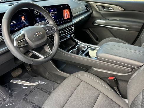 Used 2024 Chevrolet Traverse LT image 10