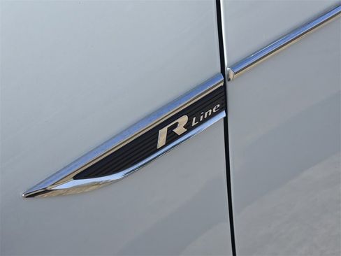 Used 2021 Volkswagen Passat 2.0T R-Line image 12