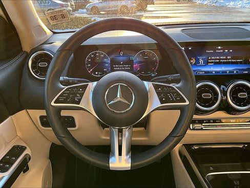 Used 2026 Mercedes-Benz GLB 250 4MATIC image 5
