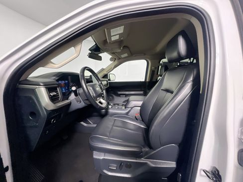 Used 2024 Ford Expedition XLT RWD image 14