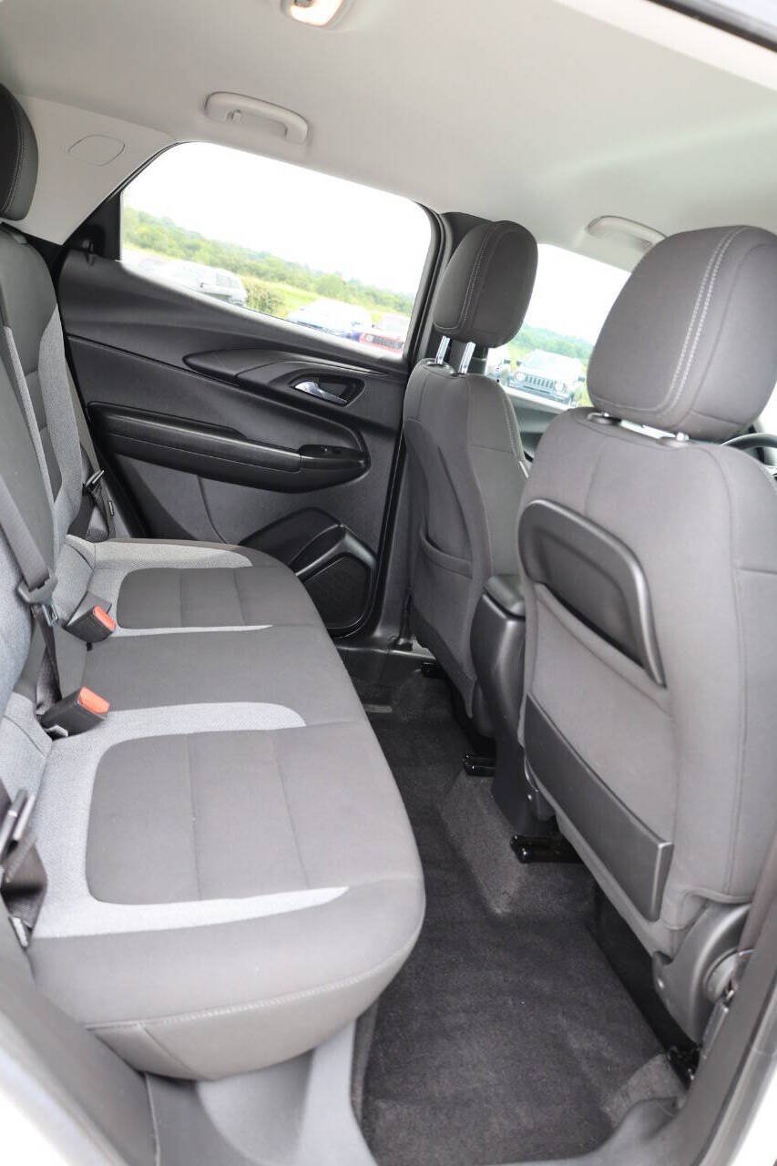 Used 2023 Chevrolet TrailBlazer LT FWD image 16