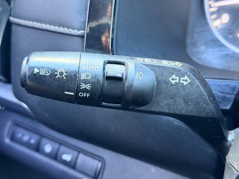 Used 2022 Nissan Pathfinder SL w/ SL Black Package AWD/4WD image 39