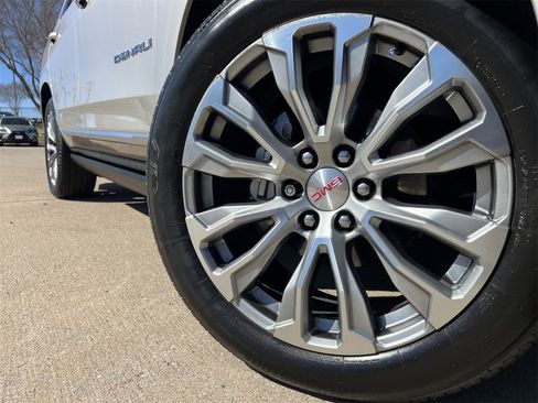 Used 2021 GMC Yukon Denali w/ Denali Ultimate Package image 7