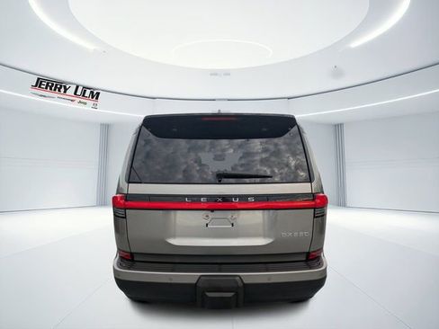 Used 2024 Lexus GX 550 w/ Cold Area Package image 4