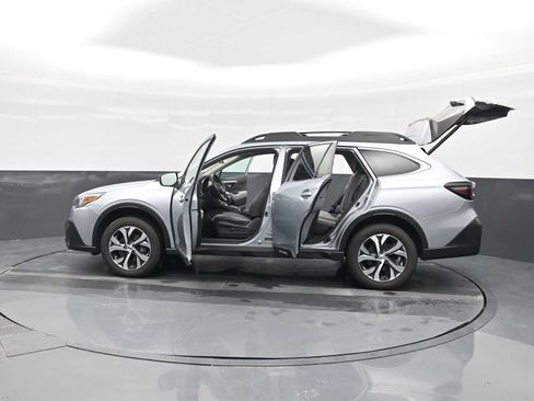 Used 2022 Subaru Outback Limited image 40
