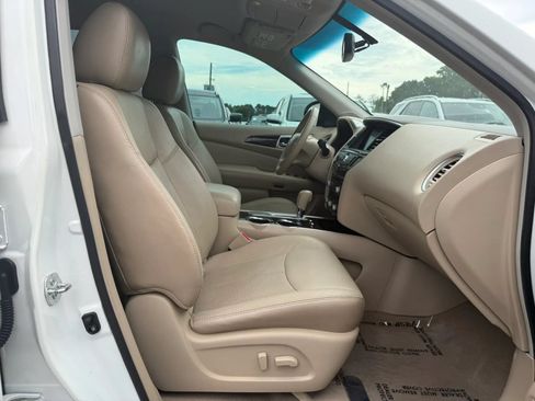 Used 2013 Nissan Pathfinder Platinum FWD image 12