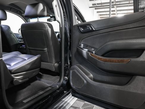 Used 2019 Chevrolet Suburban LT image 20