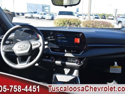 New 2026 Chevrolet Equinox LT w/ Convenience Package II FWD image 3