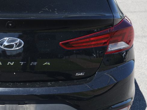 Used 2019 Hyundai Elantra SE image 11