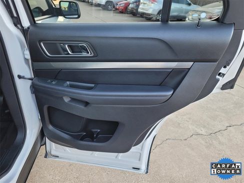 Used 2018 Ford Explorer XLT image 9
