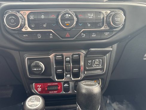 Used 2020 Jeep Gladiator Mojave w/ Cold Weather Group AWD/4WD image 21