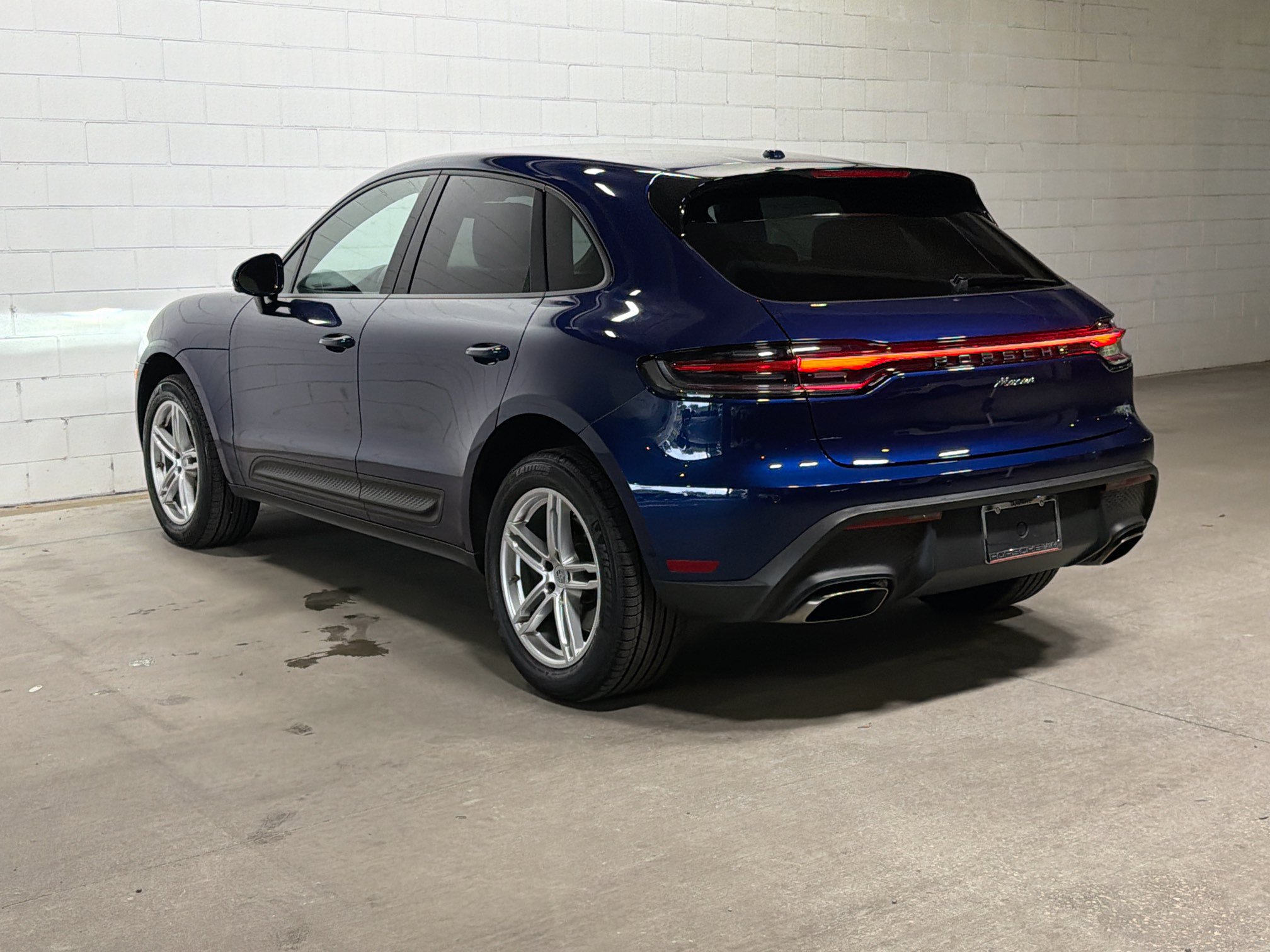 Certified 2026 Porsche Macan AWD/4WD image 3