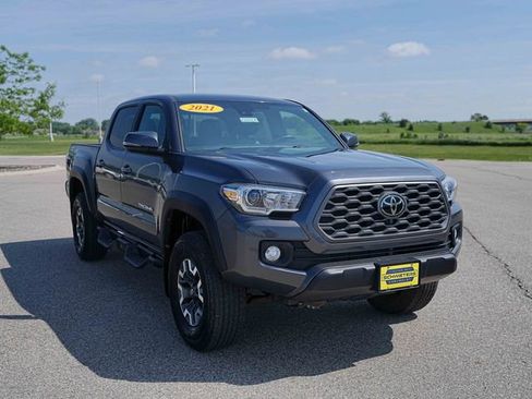 Used 2021 Toyota Tacoma TRD Off-Road AWD/4WD image 3
