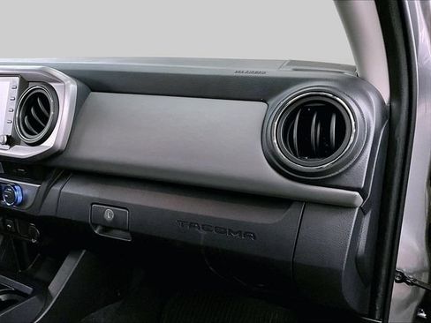 Used 2021 Toyota Tacoma SR5 AWD/4WD image 15