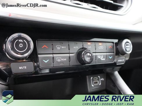 Used 2025 Jeep Compass Limited AWD/4WD image 35