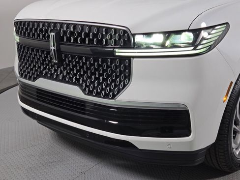 New 2026 Lincoln Navigator L Premier AWD/4WD image 10