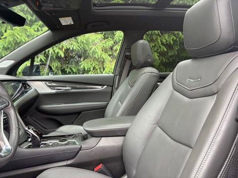 Used 2024 Cadillac XT6 Sport w/ Technology Package AWD/4WD image 29