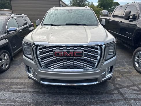 Used 2022 GMC Yukon SLT w/ SLT Luxury Package AWD/4WD image 2
