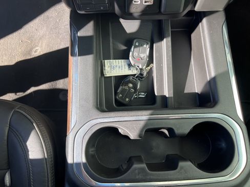 Used 2019 Chevrolet Silverado 1500 High Country w/ Technology Package image 17