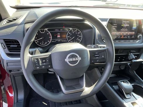Used 2025 Nissan Rogue S image 17