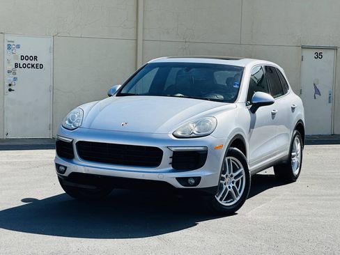 Used 2016 Porsche Cayenne AWD/4WD image 3