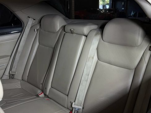 Used 2013 Chrysler 300 AWD w/ Driver Convenience Group image 20