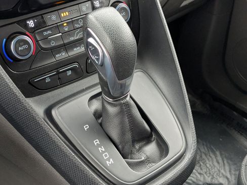 Used 2020 Ford Transit Connect XLT image 25