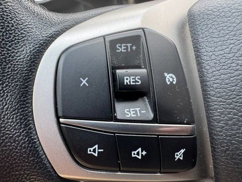 Used 2021 Ford Explorer XLT w/ Equipment Group 202A AWD/4WD image 3