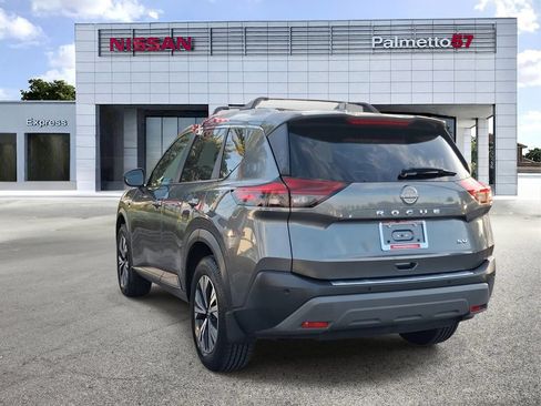 Used 2022 Nissan Rogue SV w/ SV Premium Package FWD image 4