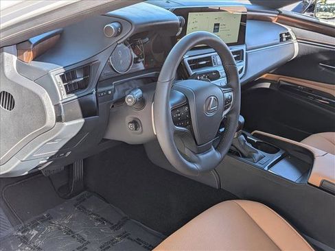 Used 2025 Lexus ES 350 w/ Premium Package image 10