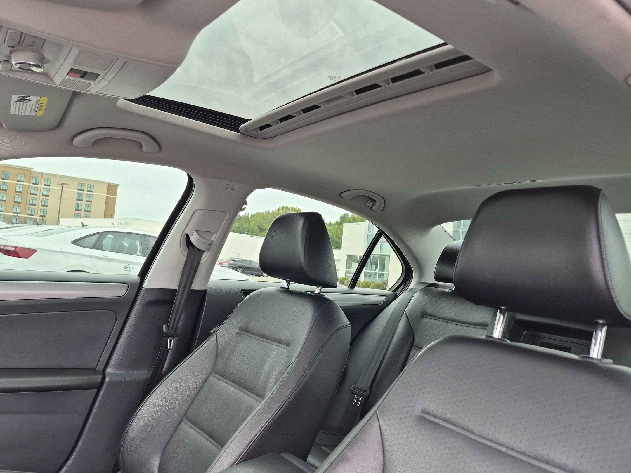Used 2015 Volkswagen Jetta TDI SE FWD image 16