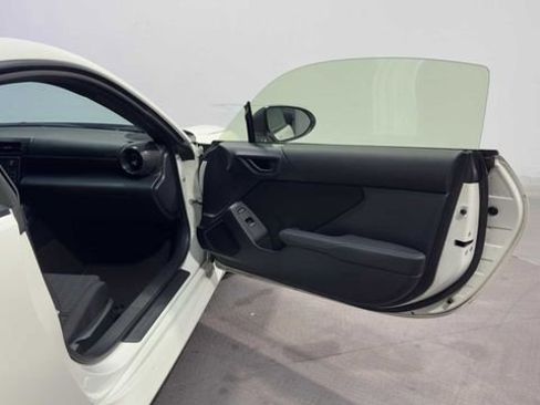 Used 2024 Toyota GR86 RWD image 9