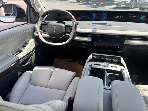 New 2026 Lincoln Navigator Premiere AWD/4WD image 30