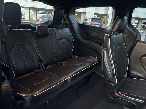 New 2026 Chrysler Pacifica Limited w/ S Appearance Package image 19