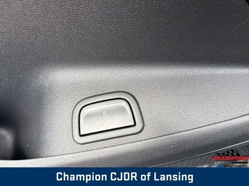 Used 2024 Chevrolet Traverse LT AWD/4WD image 15