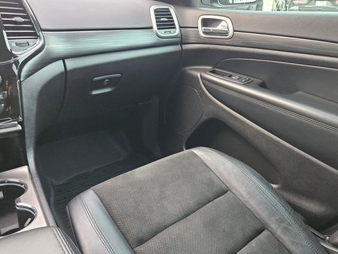 Used 2021 Jeep Grand Cherokee Laredo X image 11